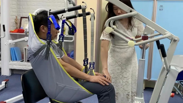 Ehucon's Improved Sling Eases Tom's Transfer Pain